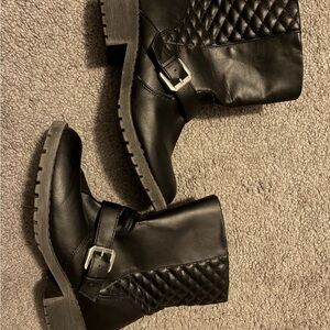Black Quilted Leather Ankle Boots Womens cushion walk.